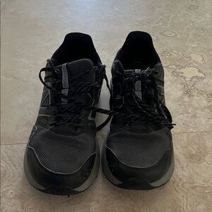 New Balance Men's Black and Gray Running Shoes